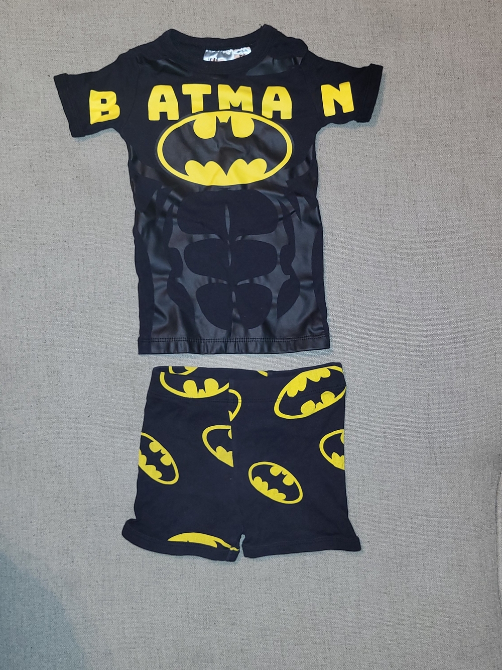 H&M DC Batman Boys Black and Yellow Pajama Set